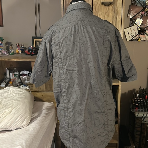 Threads & Heirs Gray Striped Button Down Shirt - Medium - Picture 3 of 6